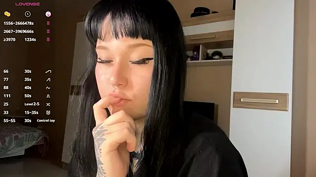 LaurenOveson online show from November 18, 10:18 am