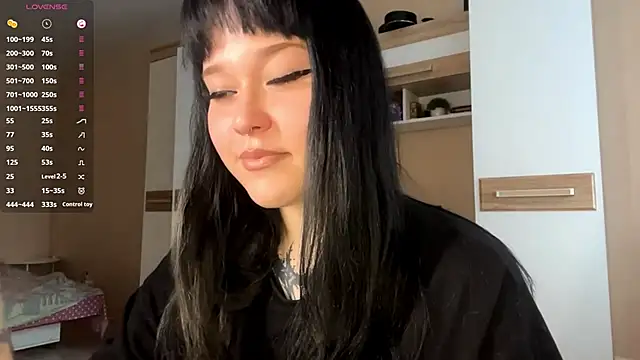 LaurenOveson online show from November 23, 10:47 am