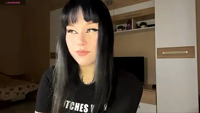 LaurenOveson online show from October 28, 7:29 am