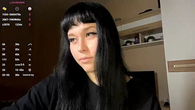 LaurenOveson online show from December 3, 5:23 pm