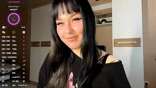 LaurenOveson online show from November 26, 11:21 am