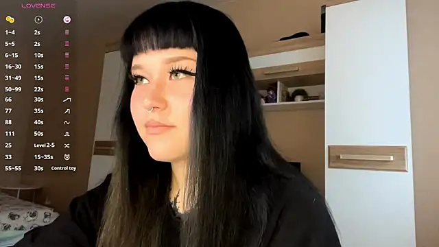 LaurenOveson online show from November 30, 10:38 am