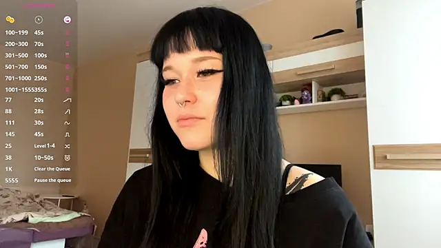 LaurenOveson online show from December 4, 8:13 am