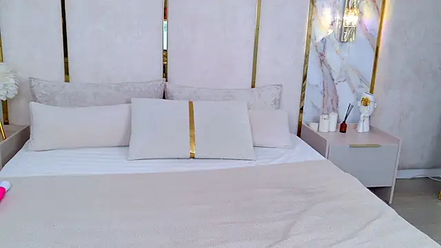 Sandy Edvards online show from February 27, 4:56 am