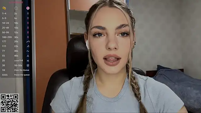 IlanaLafferty online show from December 22, 6:52 pm