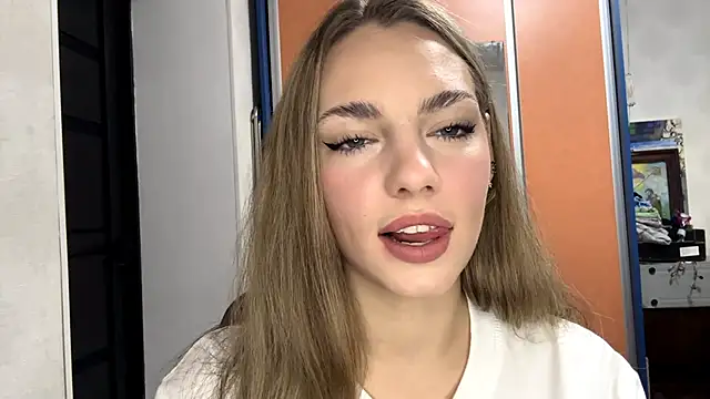 IlanaLafferty online show from November 14, 7:06 pm