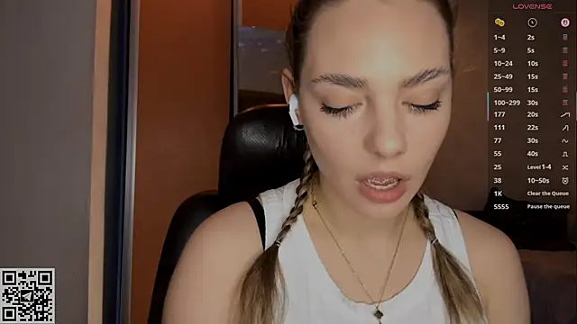 IlanaLafferty online show from January 5, 6:33 pm