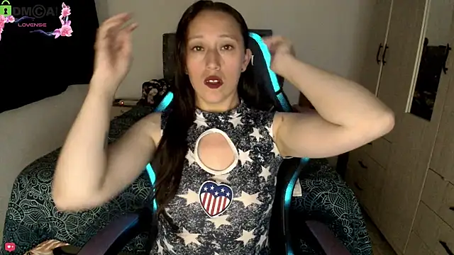 Snapshot of Sunshine_e chatting on December 16, 8:02 pm Sunshine e online show from December 16, 8:02 pm