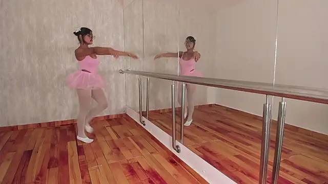 lizzakennedy online show from March 25, 12:04 pm