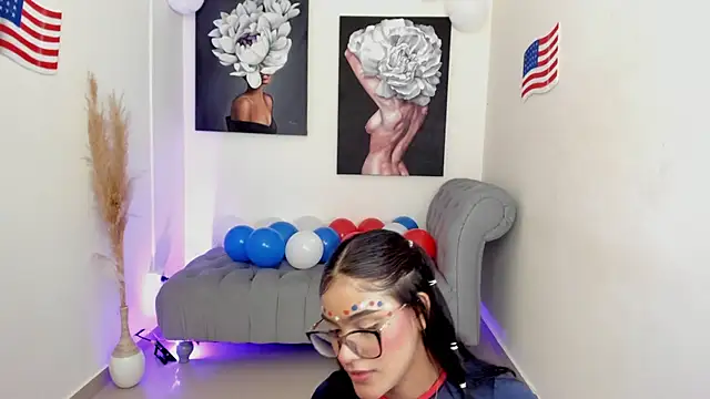 Snapshot of lizzakennedy chatting on July 4, 12:21 pm lizzakennedy online show from July 4, 12:21 pm