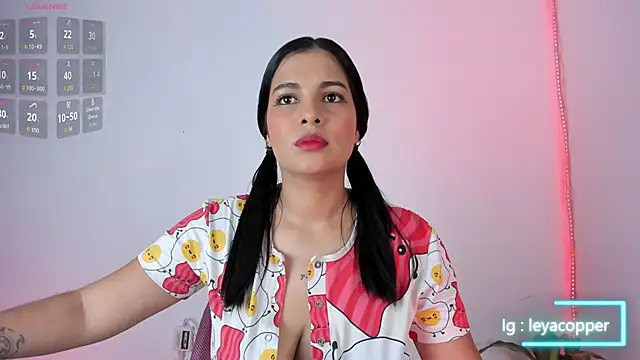 Leyacopper  online show from June 1, 11:15 pm