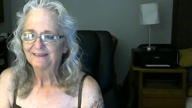 Snapshot of JoleneDelacroix chatting on November 12, 3:05 pm JoleneDelacroix online show from November 12, 3:05 pm