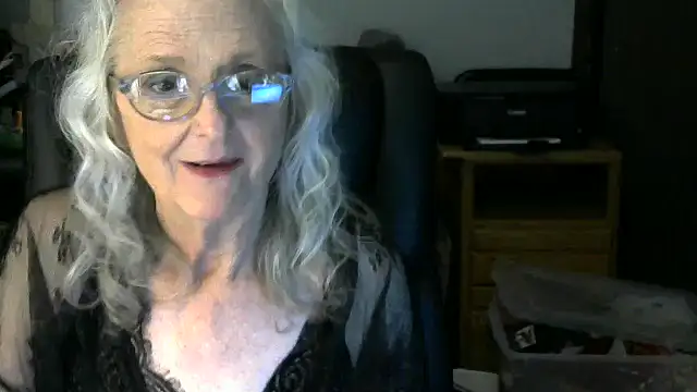 Snapshot of JoleneDelacroix chatting on November 27, 2:12 am JoleneDelacroix online show from November 27, 2:12 am
