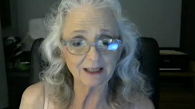 Snapshot of JoleneDelacroix chatting on November 18, 2:05 am JoleneDelacroix online show from November 18, 2:05 am
