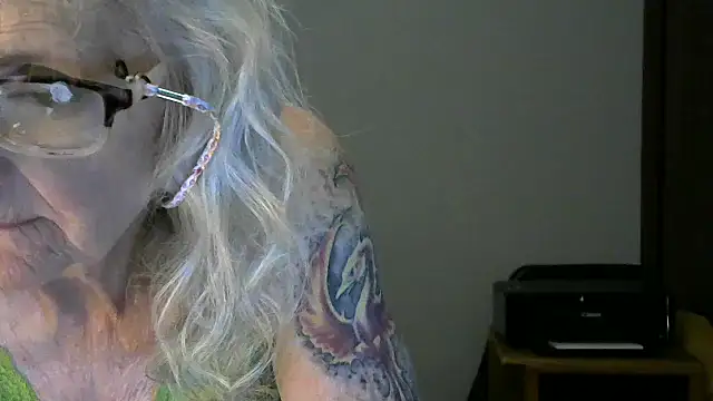 Snapshot of JoleneDelacroix chatting on November 15, 4:27 am JoleneDelacroix online show from November 15, 4:27 am