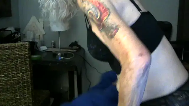 Snapshot of JoleneDelacroix chatting on November 12, 2:04 am JoleneDelacroix online show from November 12, 2:04 am