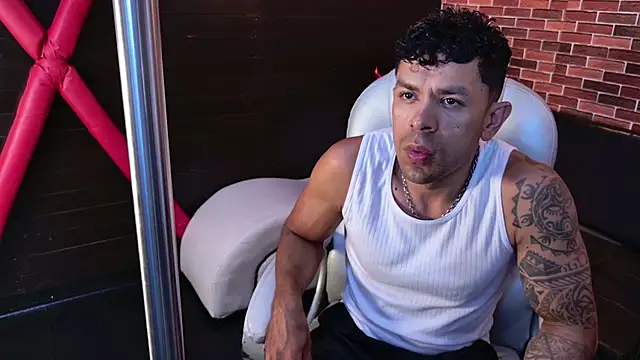 Snapshot of GuysMattel chatting on October 28, 7:35 pm GuysMattel online show from October 28, 7:35 pm