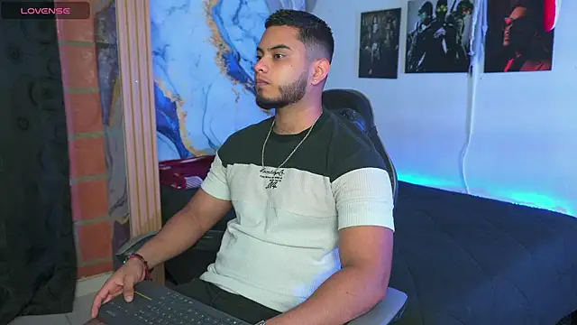 Tiler wolker online show from November 12, 10:35 pm