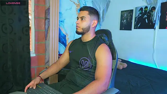 Tiler wolker online show from November 6, 10:25 pm