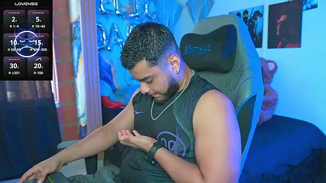 Tiler wolker online show from April 2, 8:37 pm