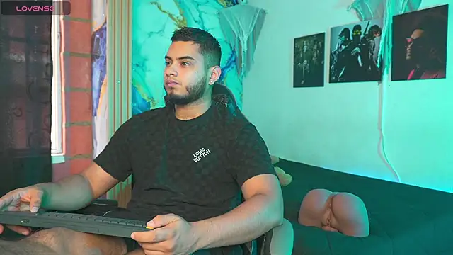 Tiler wolker online show from November 3, 7:17 pm