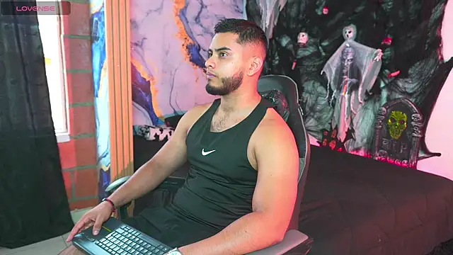 Tiler wolker online show from October 29, 7:57 pm