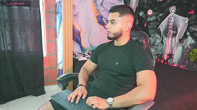 Snapshot of Tiler_wolker chatting on October 26, 4:40 pm Tiler wolker online show from October 26, 4:40 pm
