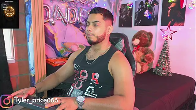 Tiler wolker online show from December 21, 9:04 pm