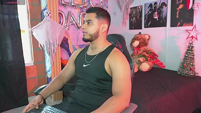 Tiler wolker online show from December 14, 8:25 pm