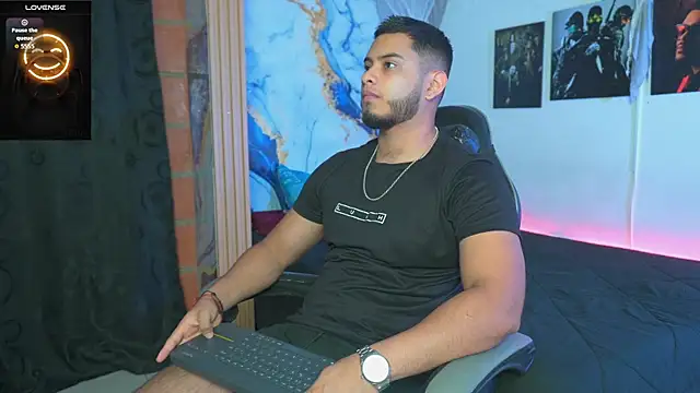 Tiler wolker online show from November 30, 2:45 am