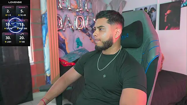 Tiler wolker online show from March 30, 9:05 pm