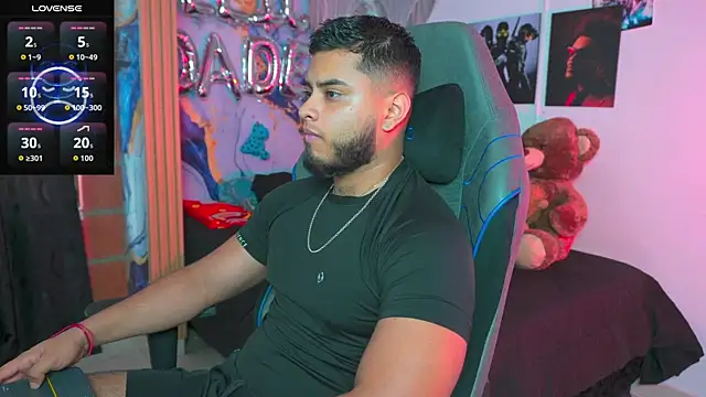 Tiler wolker online show from April 8, 10:22 pm