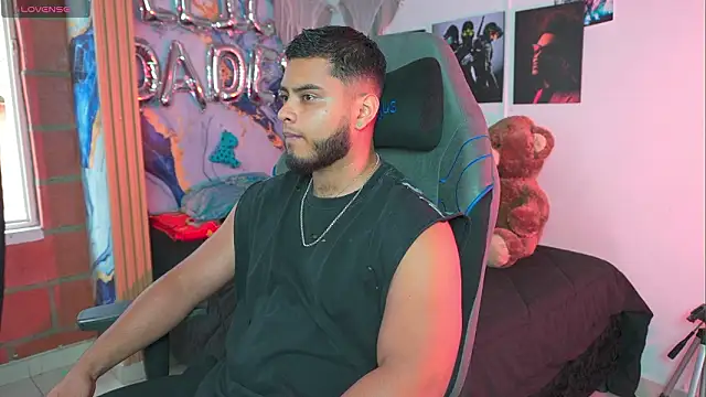 Tiler wolker online show from March 26, 9:24 pm