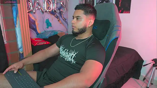 Tiler wolker online show from March 25, 10:08 pm