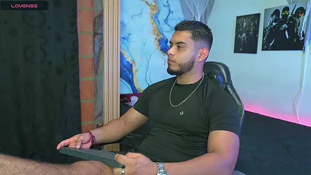 Tiler wolker online show from November 13, 11:30 pm