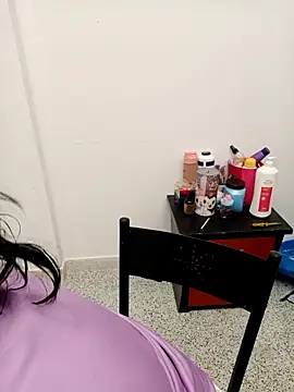 Snapshot of Esmeralda_546 chatting on February 23, 8:31 pm Esmeralda 546 online show from February 23, 8:31 pm