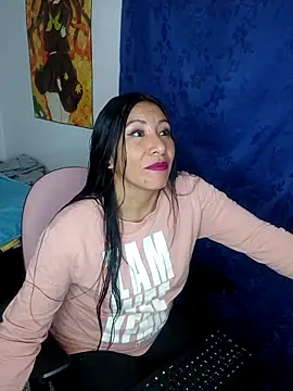 Snapshot of Esmeralda_546 chatting on February 11, 9:36 pm Esmeralda 546 online show from February 11, 9:36 pm