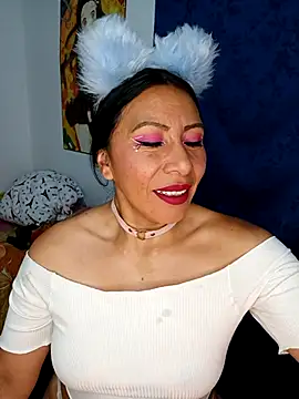 Snapshot of Esmeralda_546 chatting on February 18, 4:54 am Esmeralda 546 online show from February 18, 4:54 am