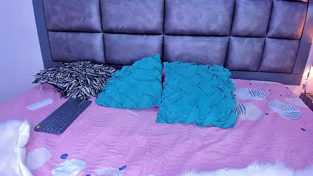 Snapshot of Sasha_Picot17 chatting on December 14, 8:09 am Sasha Picot17 online show from December 14, 8:09 am