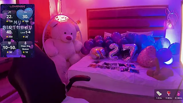 Snapshot of catalehia_moonlightt chatting on June 22, 12:13 pm catalehia moonlightt online show from June 22, 12:13 pm
