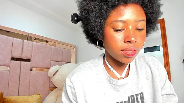 Snapshot of violeta_ruizz chatting on December 22, 2:17 pm violeta ruizz online show from December 22, 2:17 pm