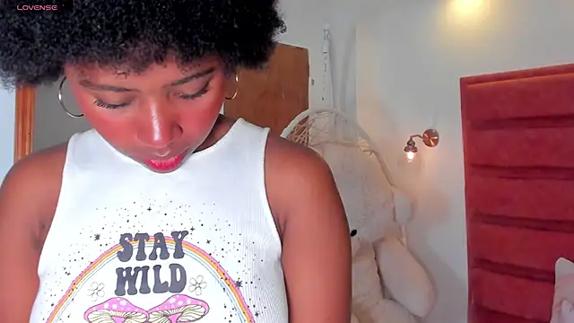 Snapshot of violeta_ruizz chatting on November 6, 12:20 pm violeta ruizz online show from November 6, 12:20 pm