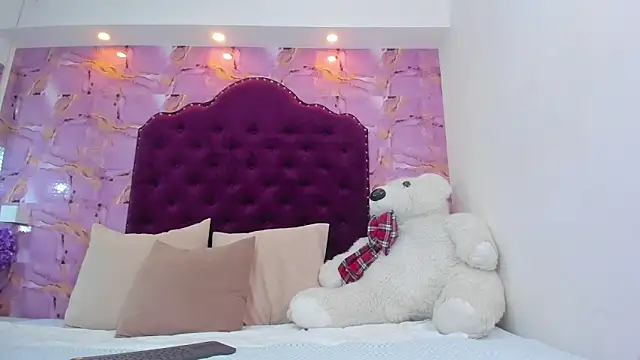 Snapshot of naomy_sexy_ chatting on November 7, 12:21 pm naomy sexy online show from November 7, 12:21 pm