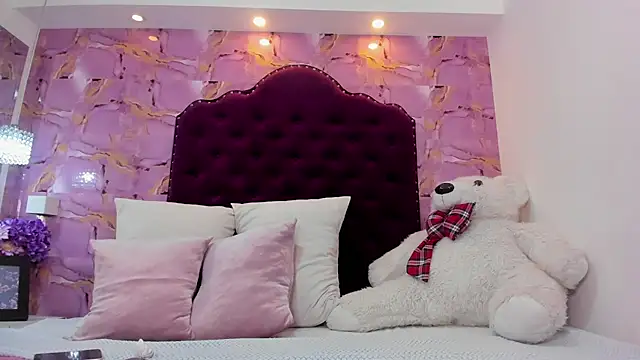 Snapshot of naomy_sexy_ chatting on November 24, 11:54 am naomy sexy online show from November 24, 11:54 am