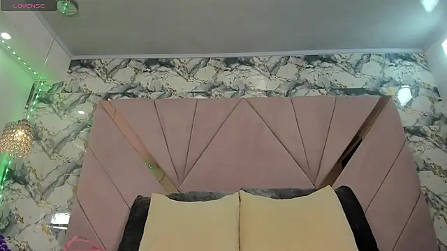 naomy sexy  online show from February 13, 10:10 pm