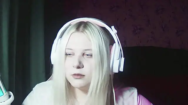 Snapshot of JessiAngels chatting on October 27, 9:27 pm JessiAngels online show from October 27, 9:27 pm