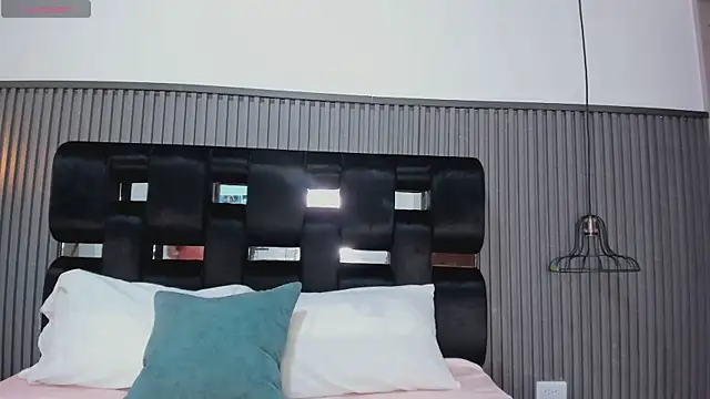 NhoanBrunette online show from January 12, 2:02 pm