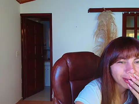 Snapshot of Romina_Lazaro chatting on October 27, 1:23 pm Romina Lazaro online show from October 27, 1:23 pm