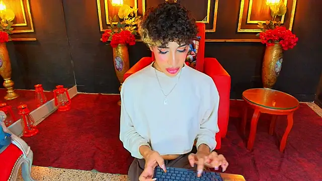 Nayla Monroee online show from December 18, 7:29 pm