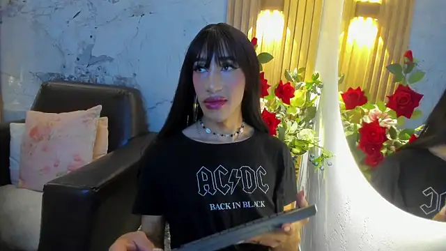 Snapshot of Nayla_Monroee chatting on November 3, 1:04 pm Nayla Monroee online show from November 3, 1:04 pm